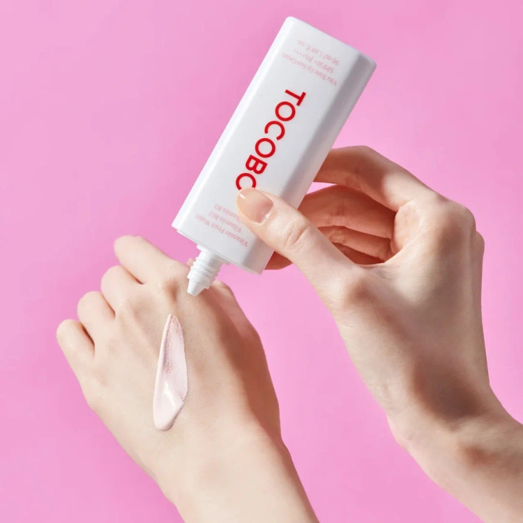 ضد آفتاب ویتامینه توکوبو مدل Vita Tone Up با SPF50